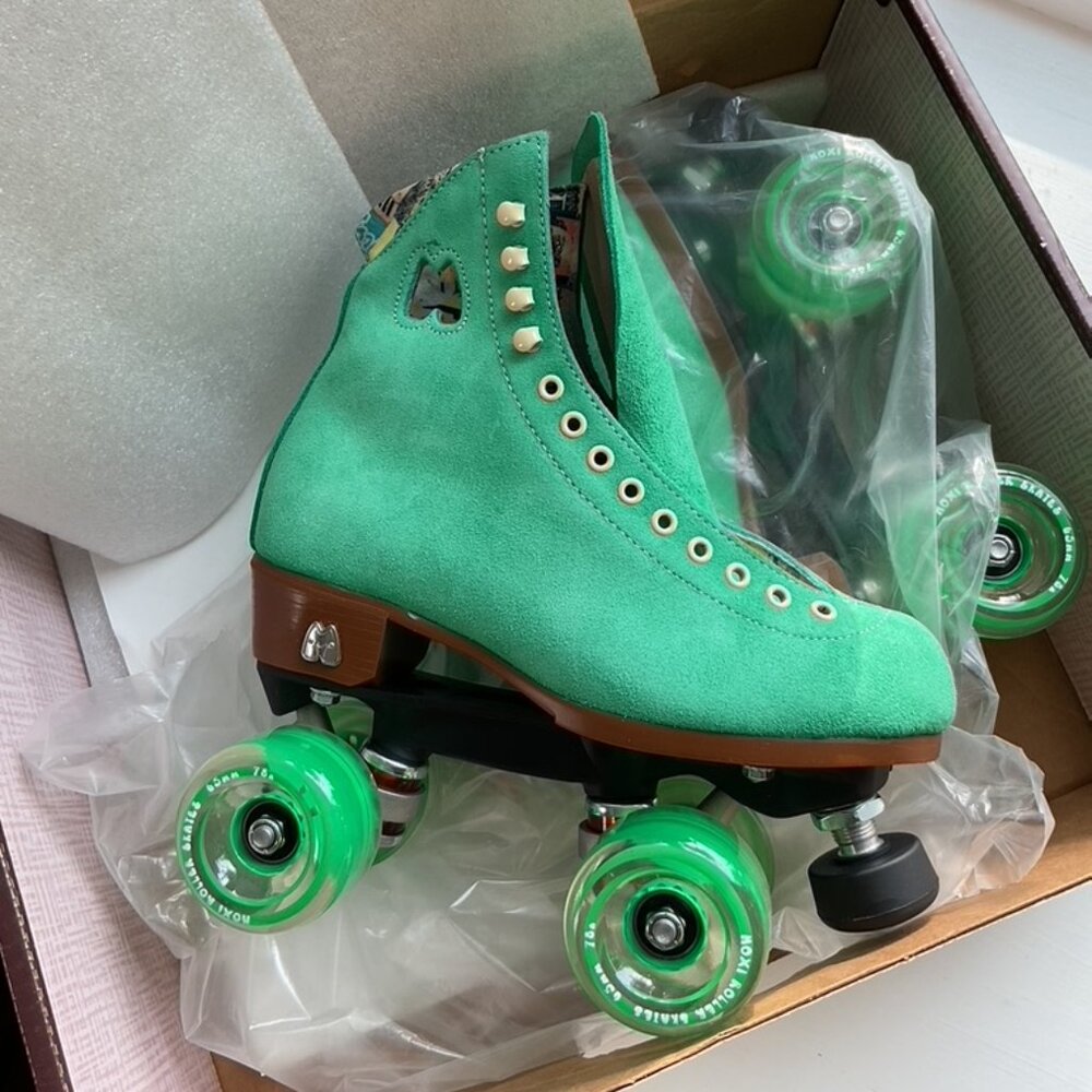 Moxi Lolly Green Apple roller skates outdoor set Sz 6 fits US women 7-7.5